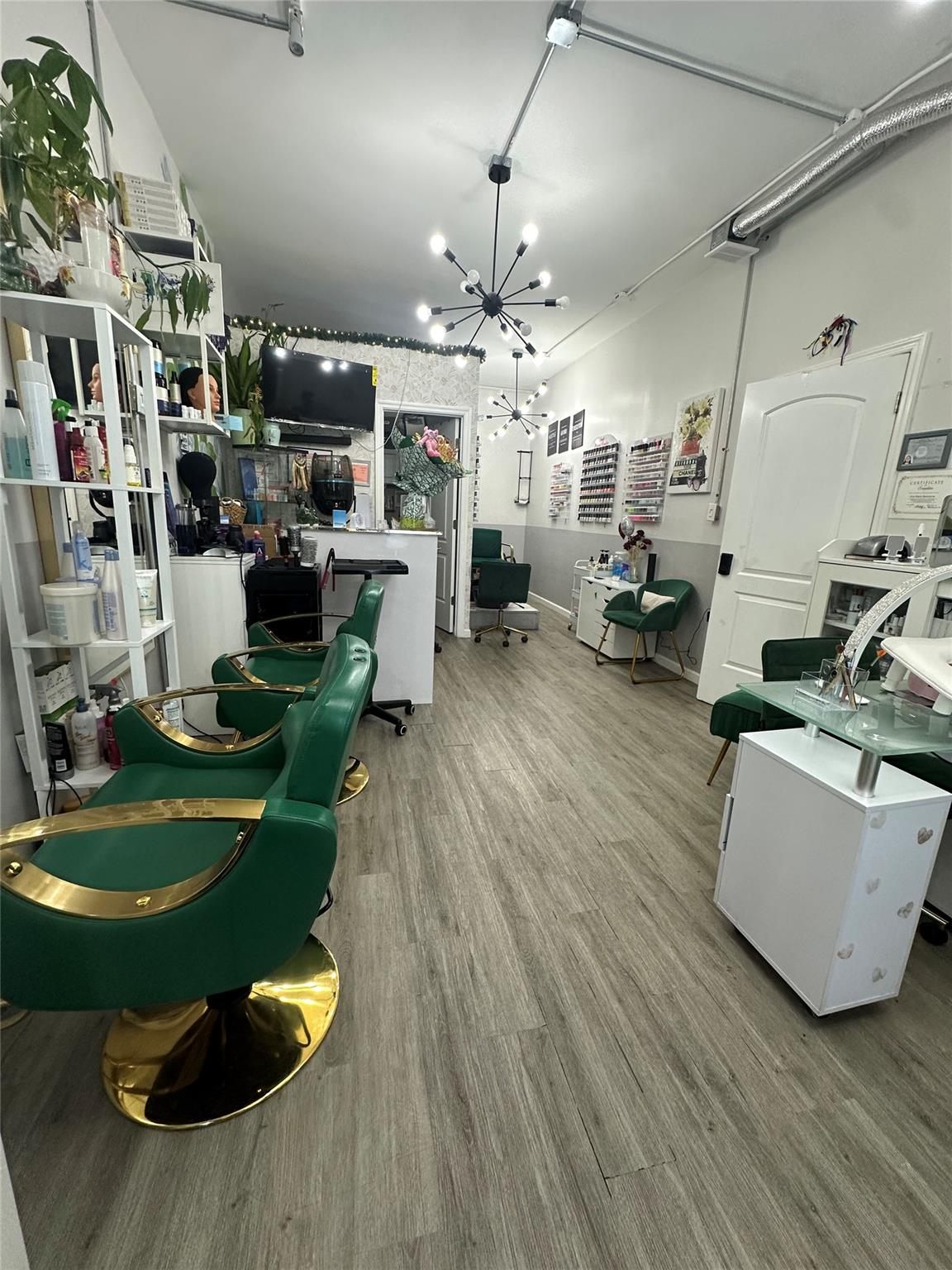 #5 photo, 244-08 Jericho Turnpike, クイーンズ区 Floral Park , NY 11001