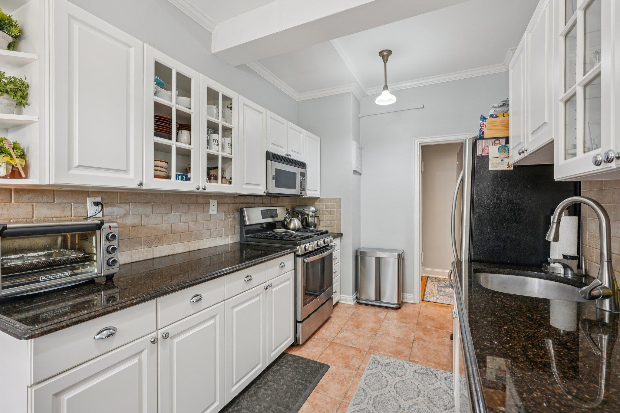 #12 photo, 160 Middle Neck Road, Great Neck , NY 11021