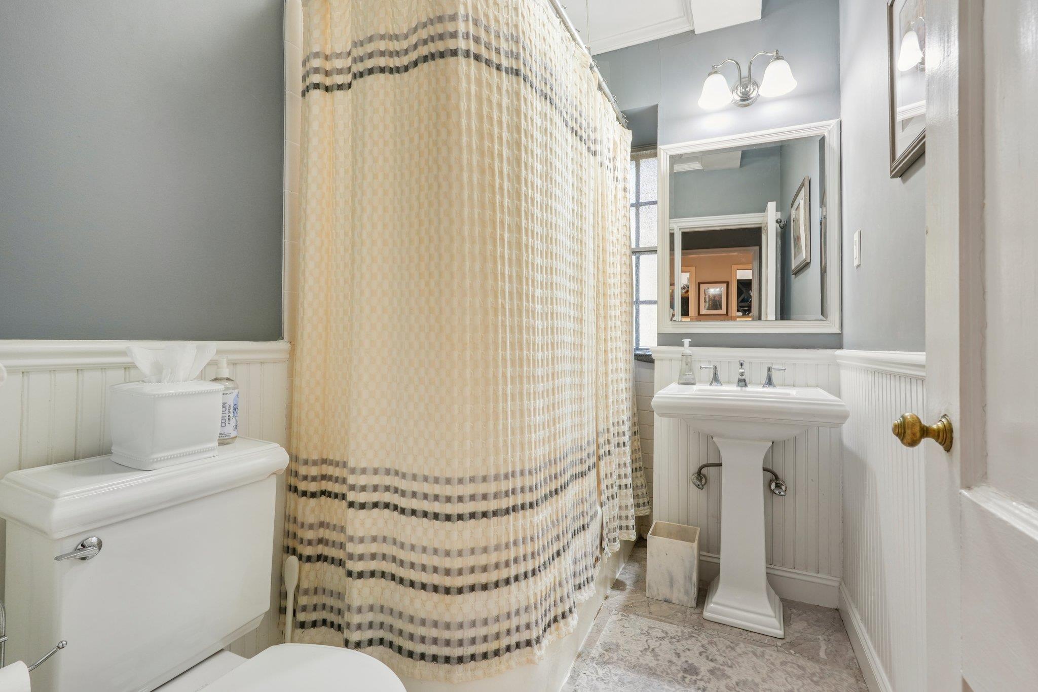 #17 photo, 160 Middle Neck Road, Great Neck , NY 11021