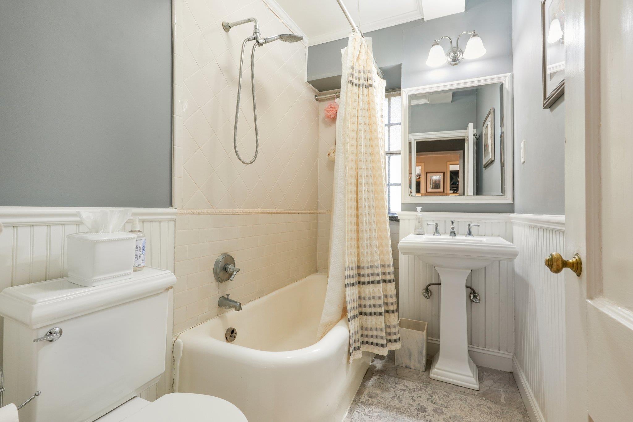 #18 photo, 160 Middle Neck Road, Great Neck , NY 11021