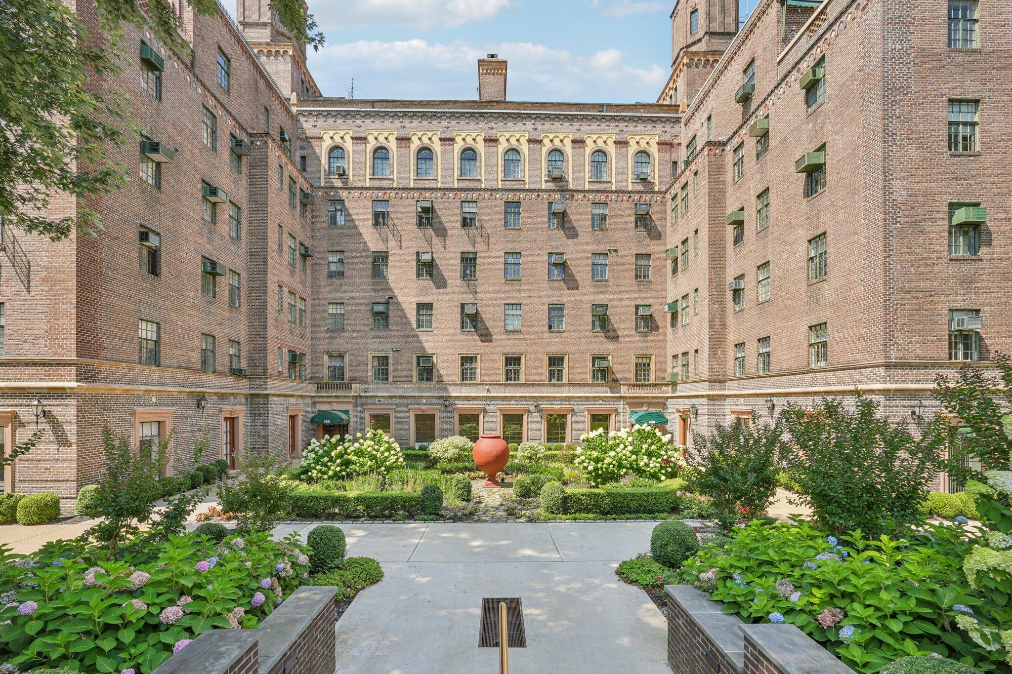 #2 photo, 160 Middle Neck Road, Great Neck , NY 11021