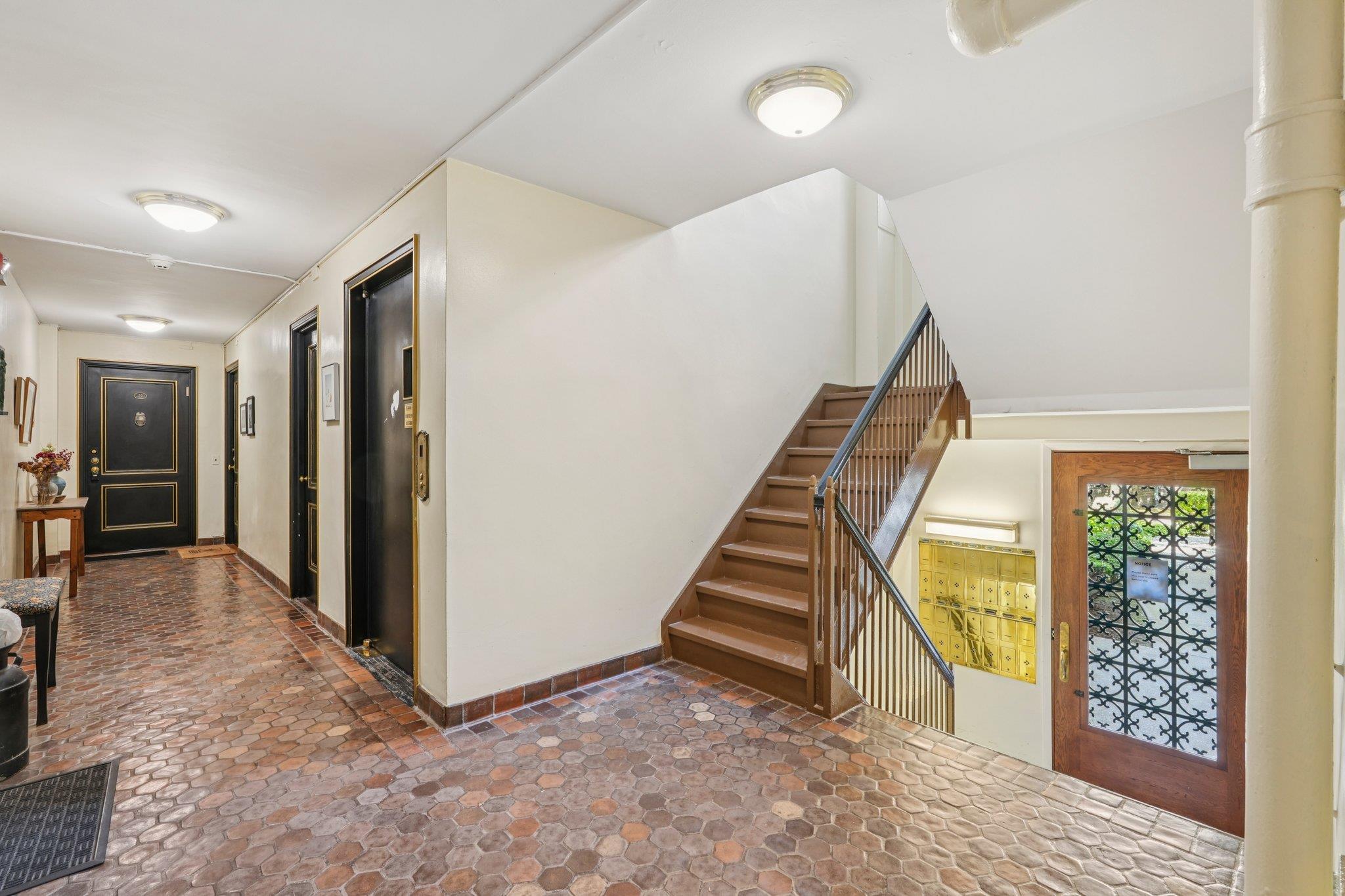 #5 photo, 160 Middle Neck Road, Great Neck , NY 11021