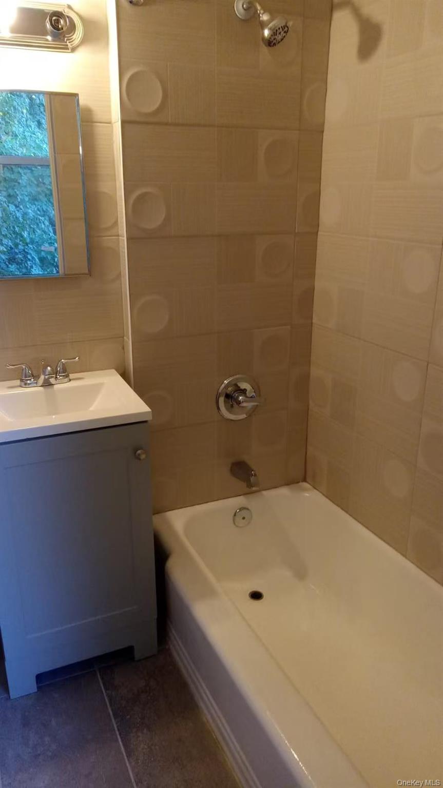 #4 photo, 1831 College Point Boulevard, クイーンズ区 College Point , NY 11356