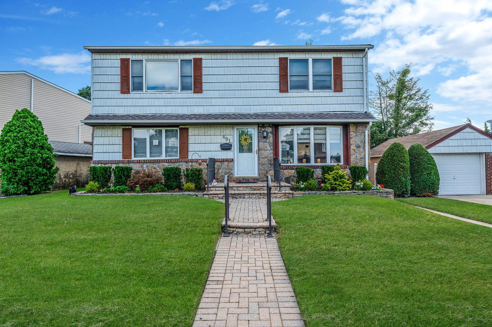 #1 photo, 601 Bernice Road, ナッソー郡 Franklin Square , NY 11010