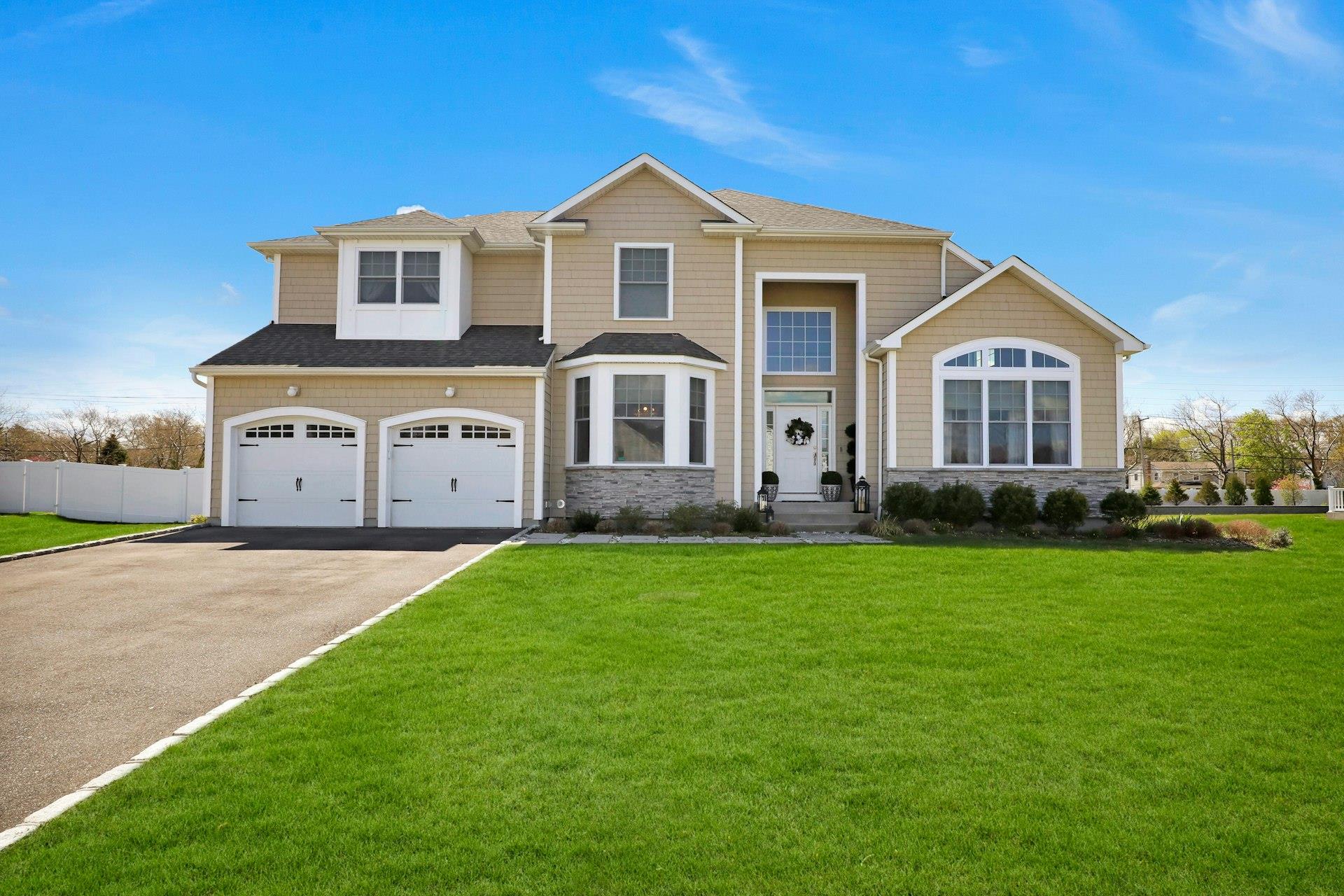 #1 photo, 27 Country View Lane, Greenlawn , NY 11740