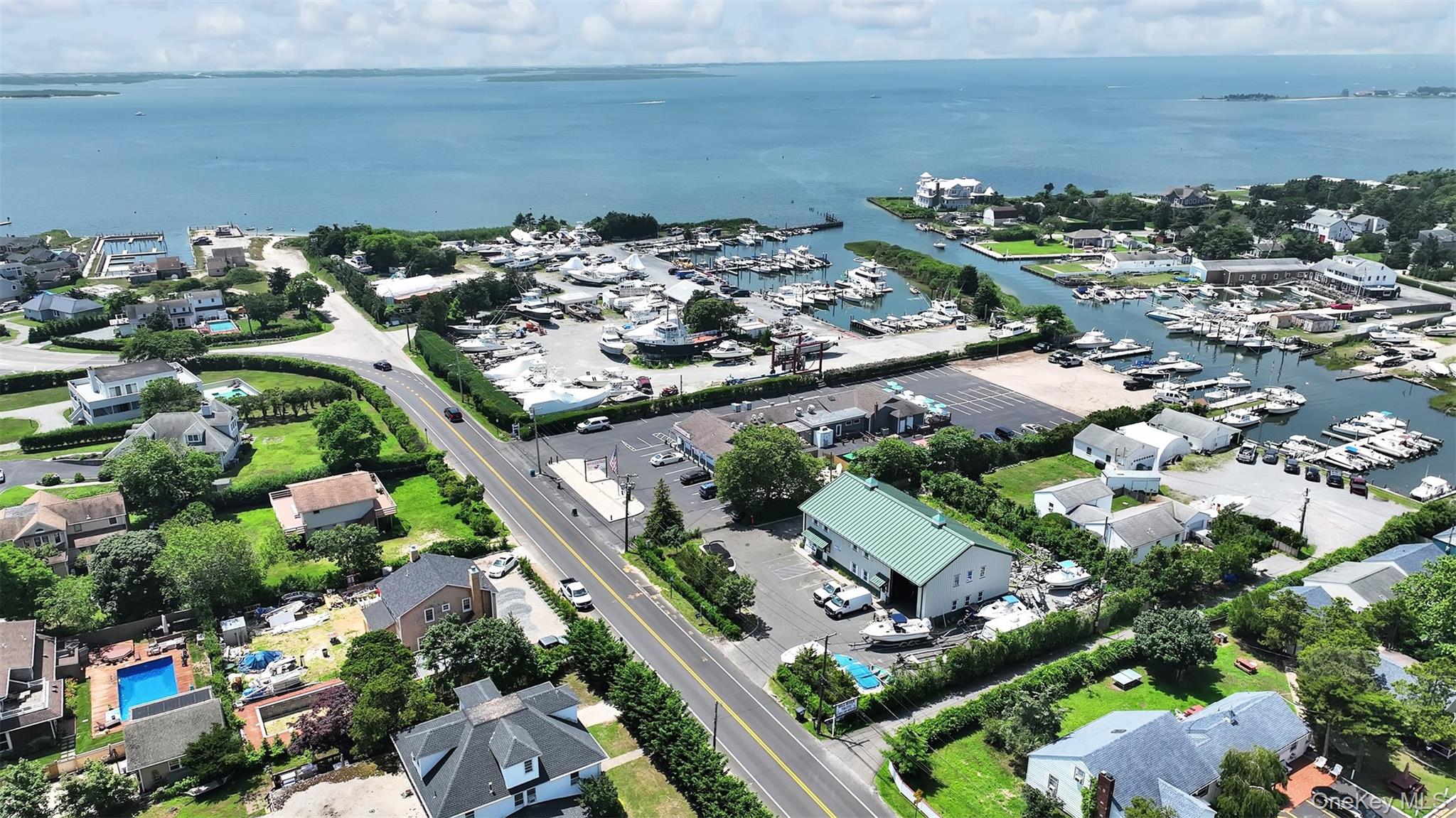 #2 photo, 74 Foster Avenue, サフォーク郡 Hampton Bays , NY 11946