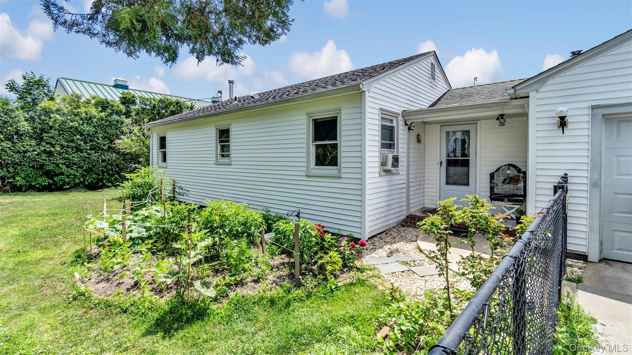 #3 photo, 74 Foster Avenue, サフォーク郡 Hampton Bays , NY 11946