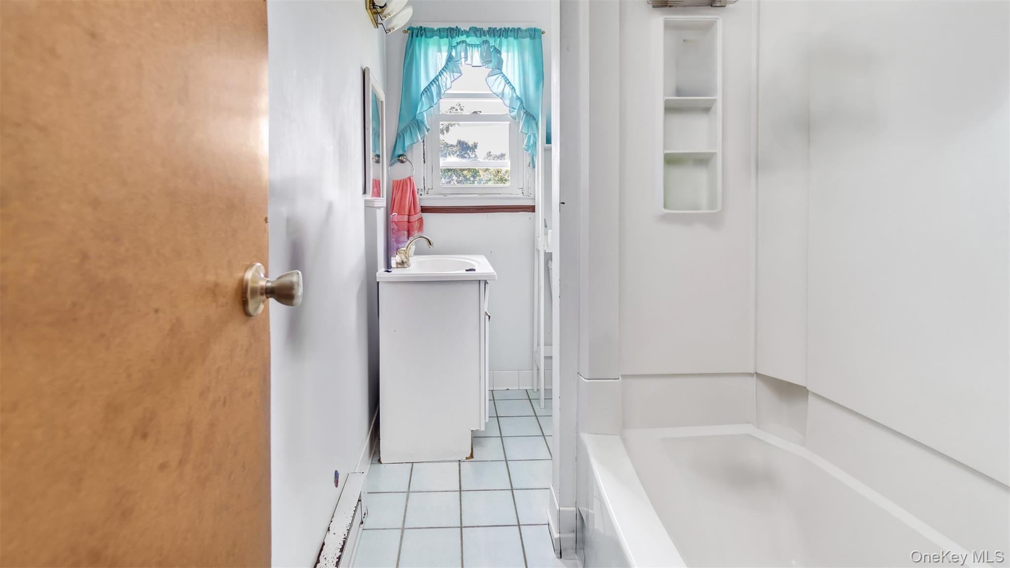 #9 photo, 74 Foster Avenue, サフォーク郡 Hampton Bays , NY 11946