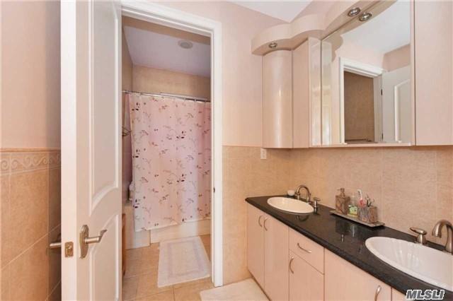 #17 photo, 77-16 Kew Forest Lane, クイーンズ区 Flushing , NY 11375