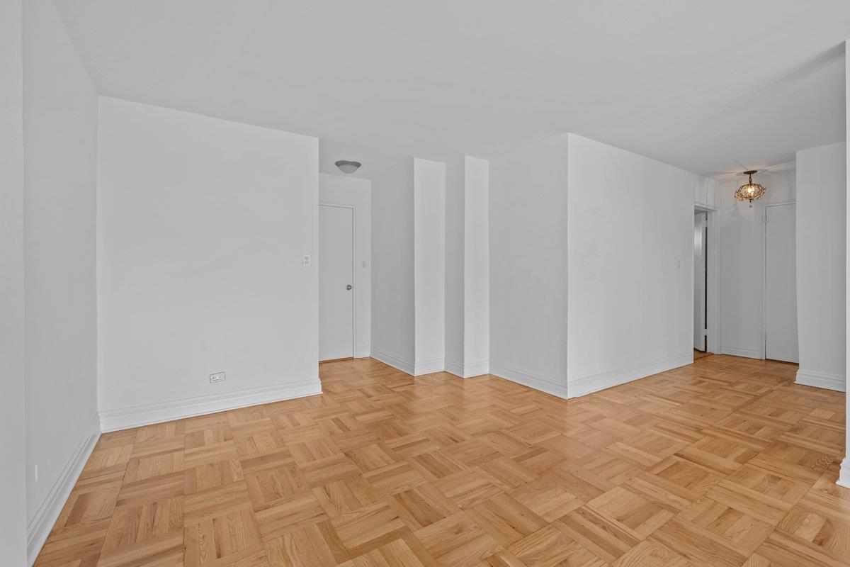 #6 photo, 4525 HENRY HUDSON Parkway, Central Riverdale , NY 10471