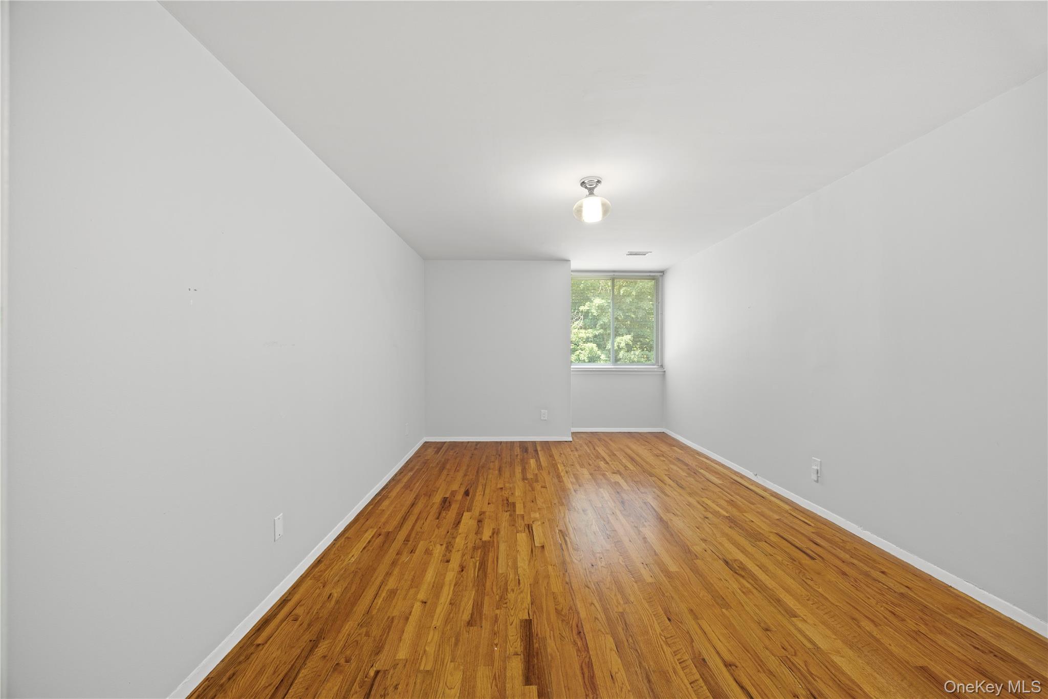 #14 photo, 423 Colony Drive, Hartsdale , NY 10530