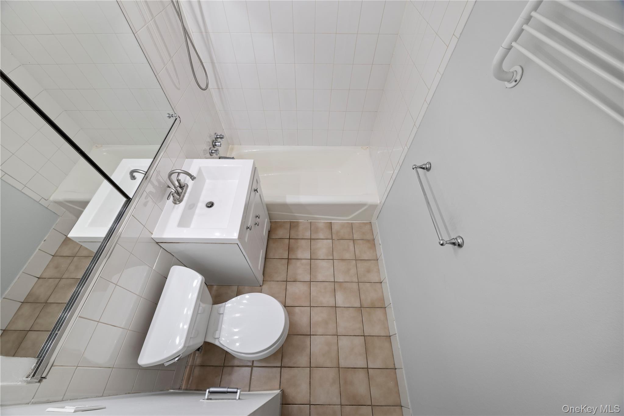 #19 photo, 423 Colony Drive, Hartsdale , NY 10530