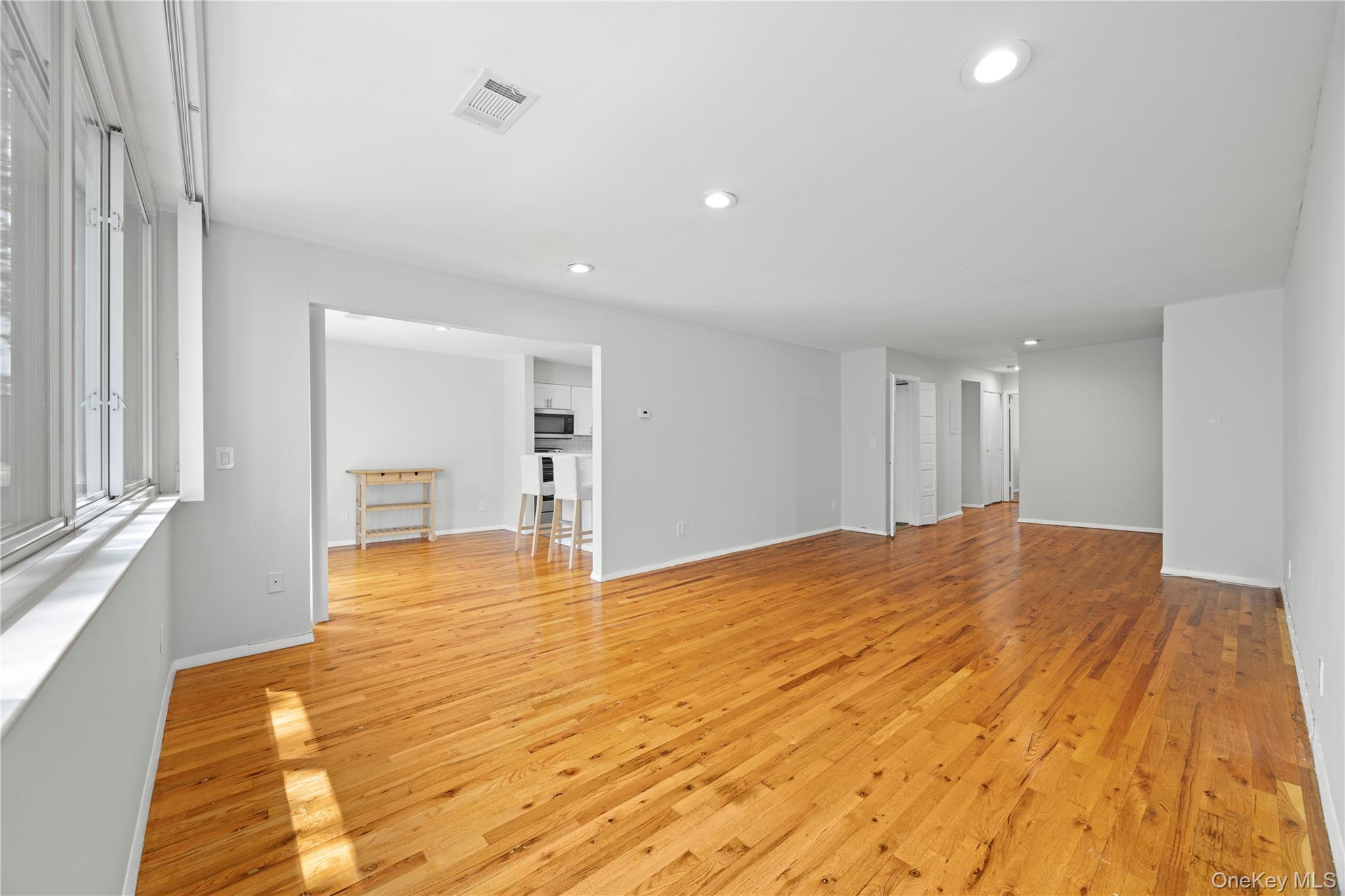 #3 photo, 423 Colony Drive, Hartsdale , NY 10530