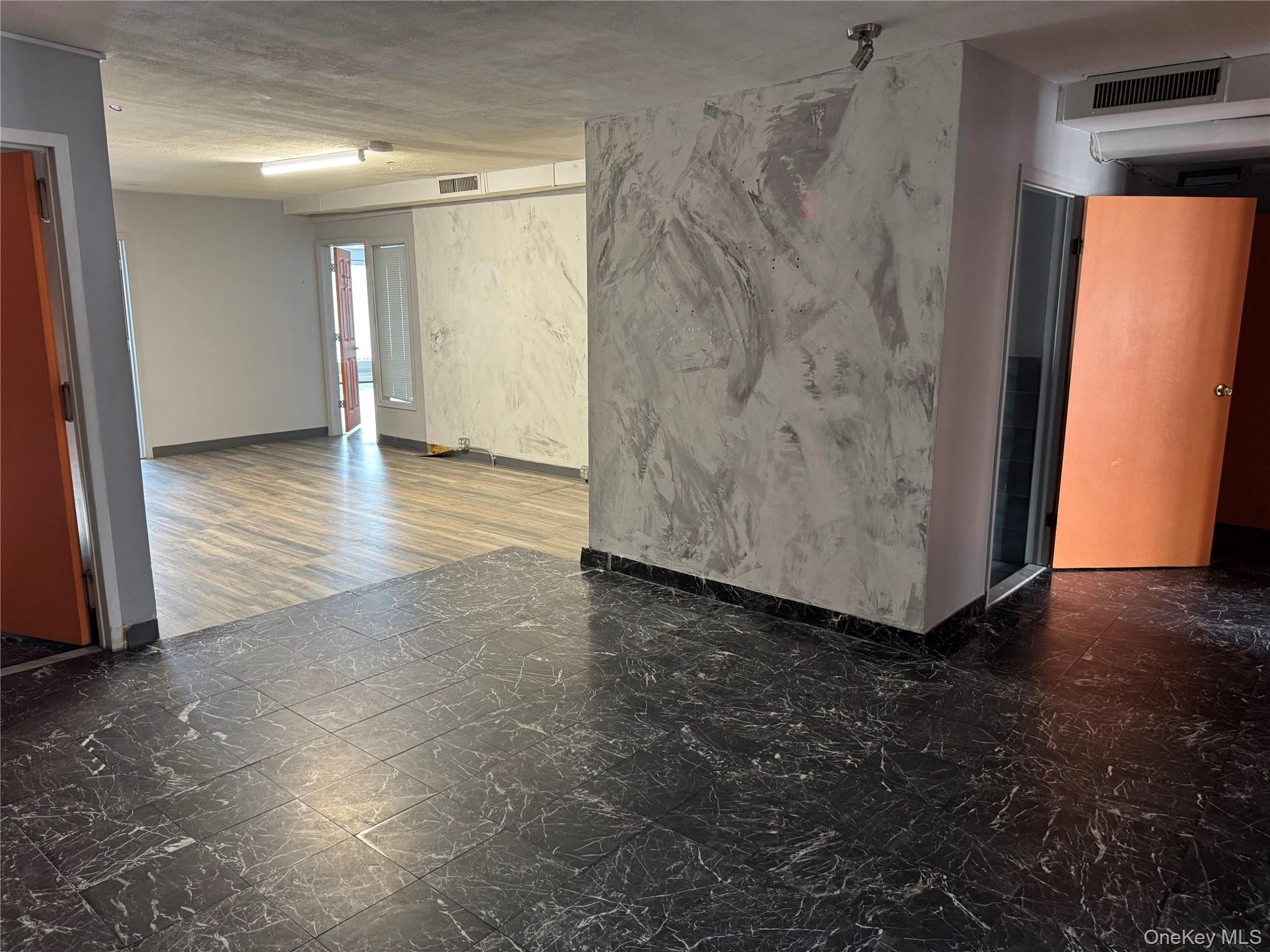 #1 photo, 247-09 Jericho Turnpike, クイーンズ区 Bellerose , NY 11426