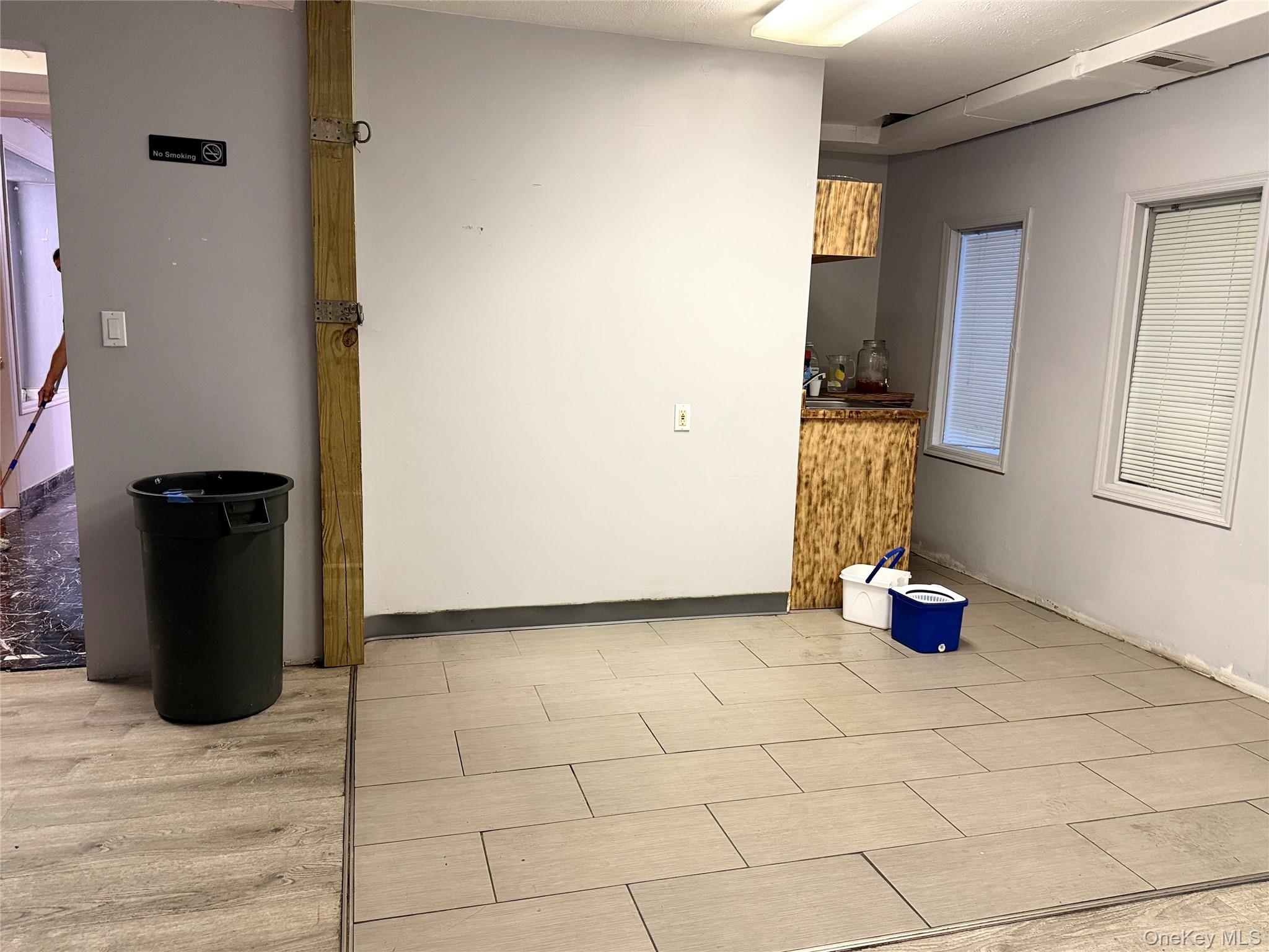 #10 photo, 247-09 Jericho Turnpike, クイーンズ区 Bellerose , NY 11426