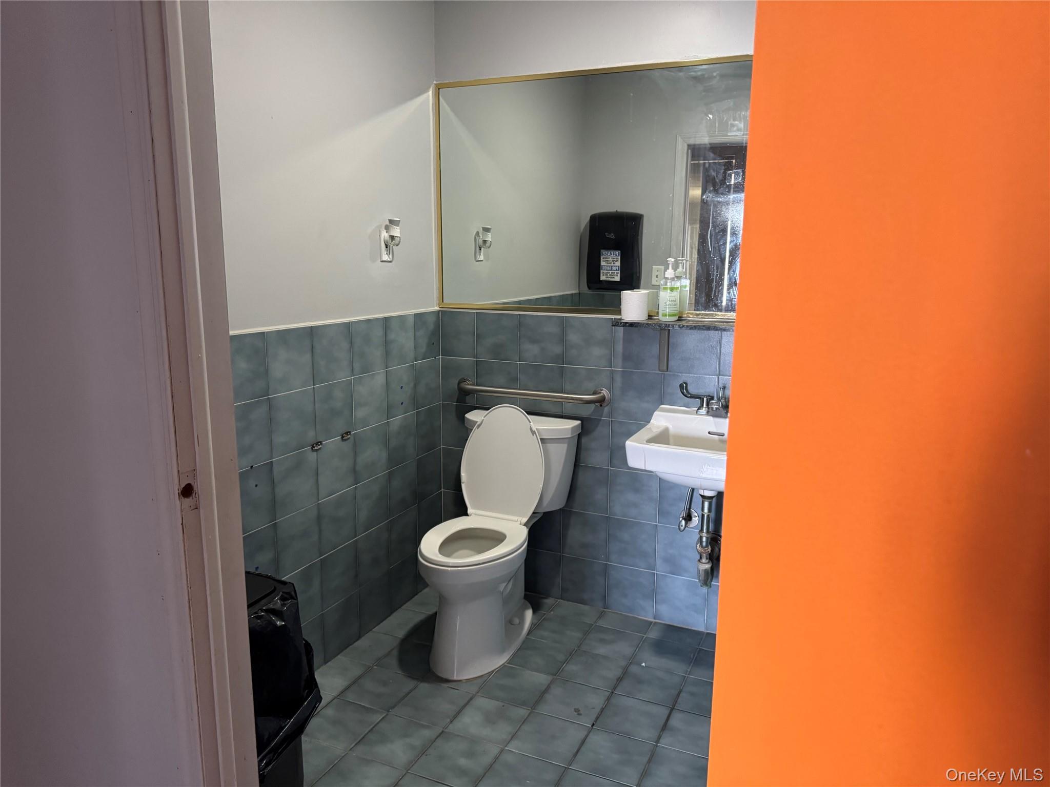 #13 photo, 247-09 Jericho Turnpike, クイーンズ区 Bellerose , NY 11426