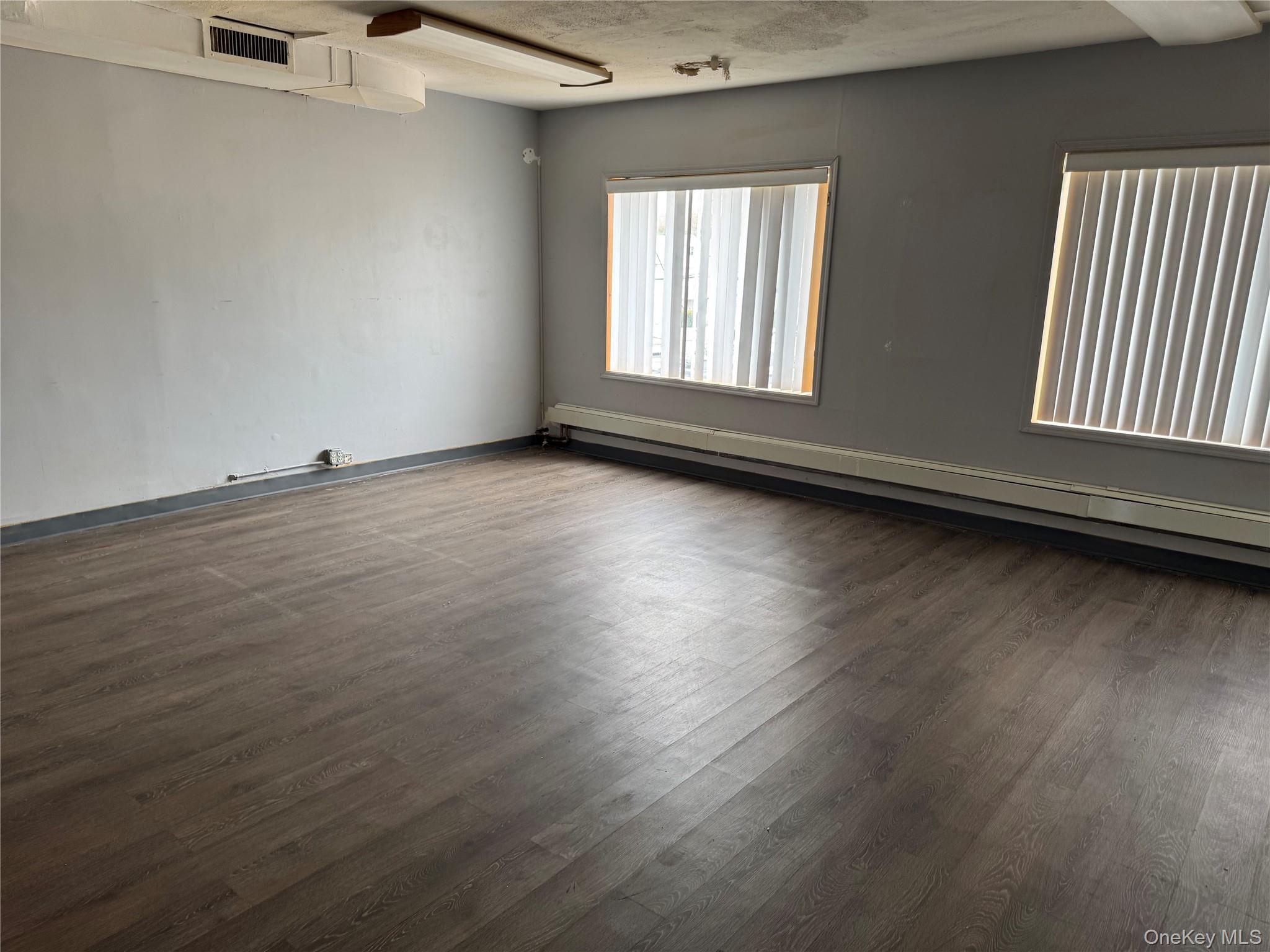 #4 photo, 247-09 Jericho Turnpike, クイーンズ区 Bellerose , NY 11426