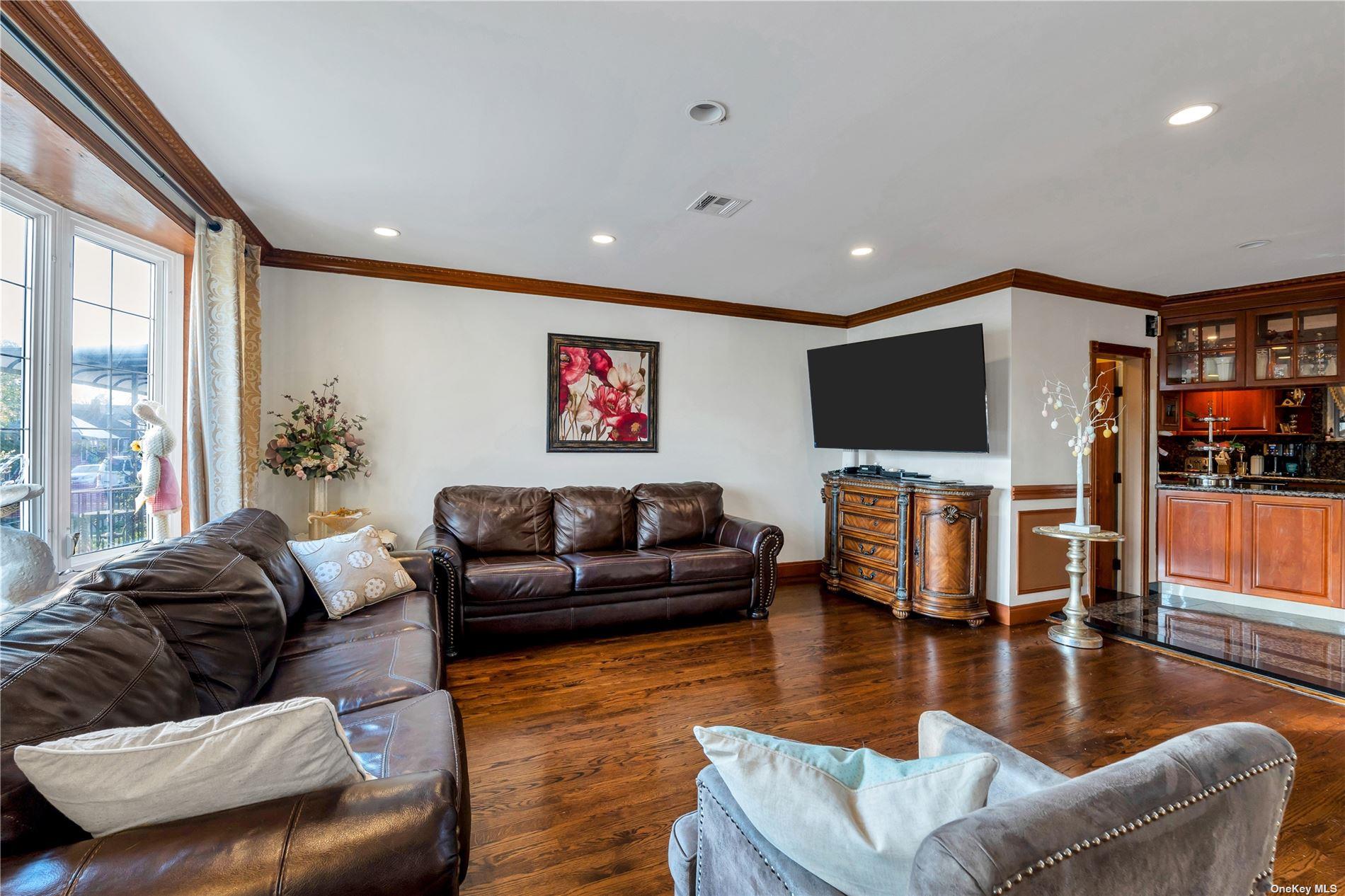 #10 photo, 50-43 192nd Street, फ्रेश मेडॉस Fresh Meadows , NY 11365