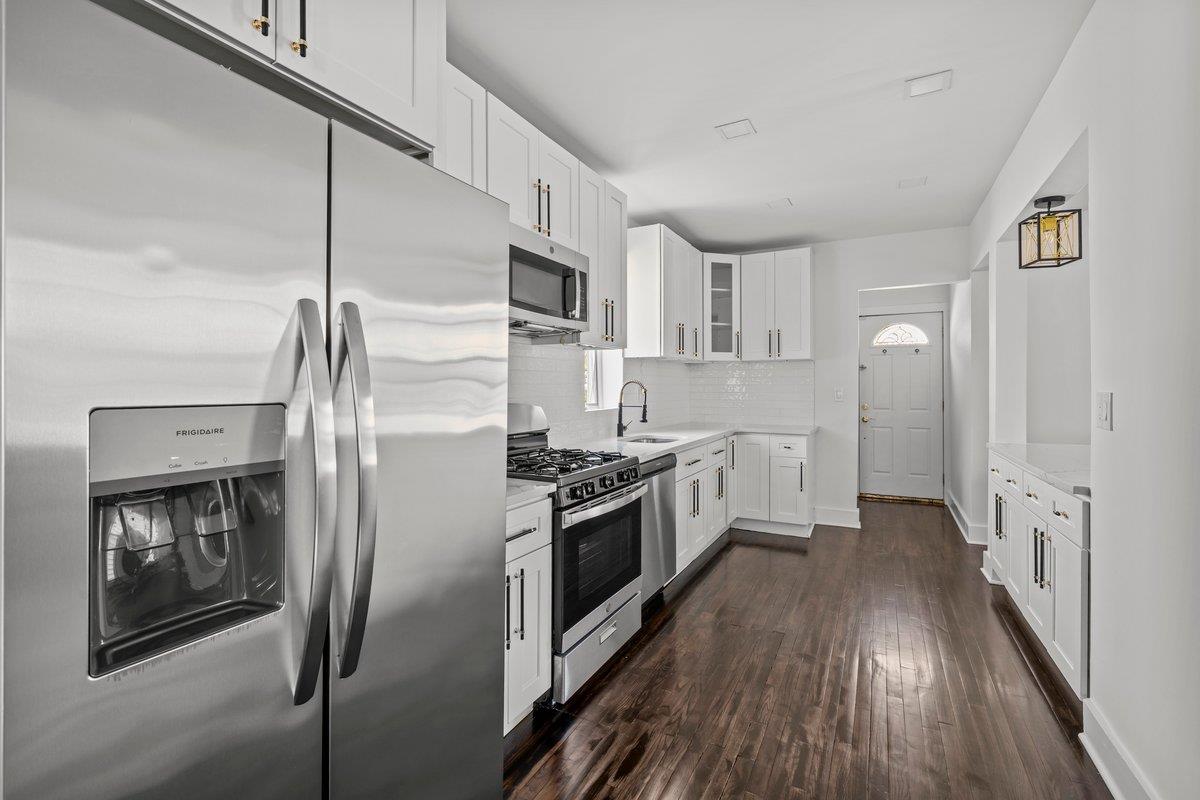 #23 photo, 916 CLARENCE Avenue, Throgs Neck , NY 10465