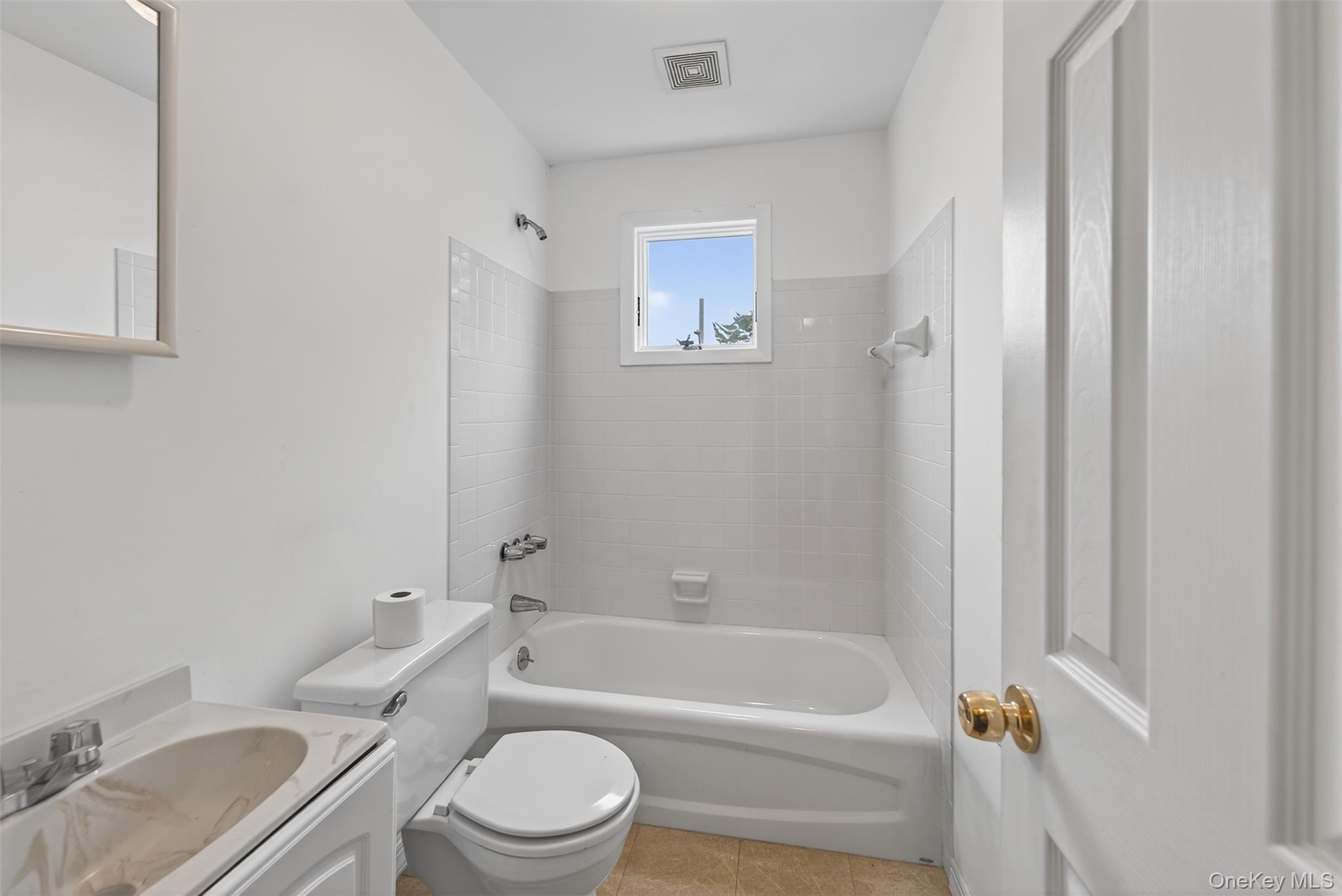 #11 photo, 69 N Ocean Avenue, サフォーク郡 Patchogue , NY 11772