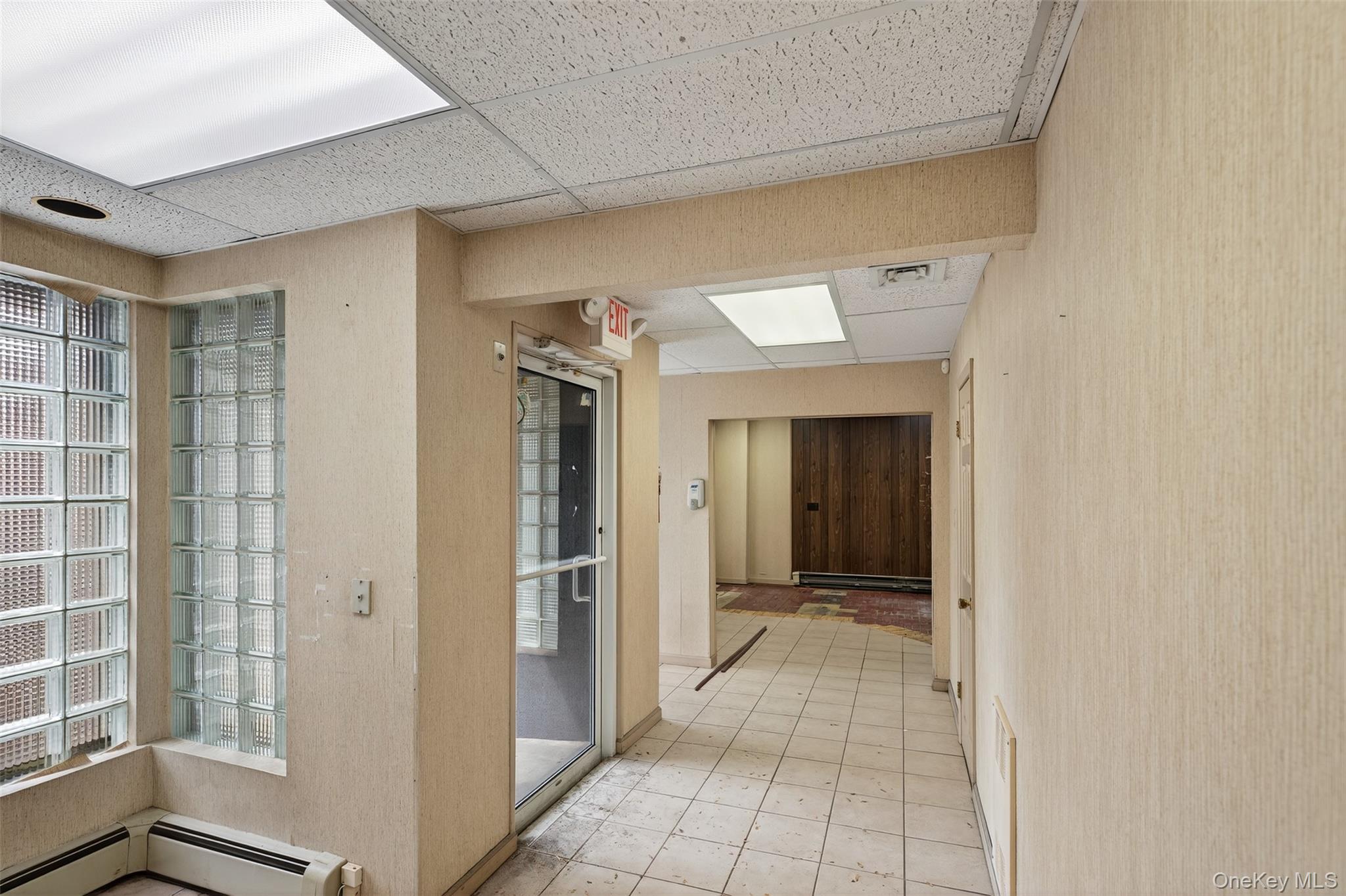 #2 photo, 69 N Ocean Avenue, サフォーク郡 Patchogue , NY 11772