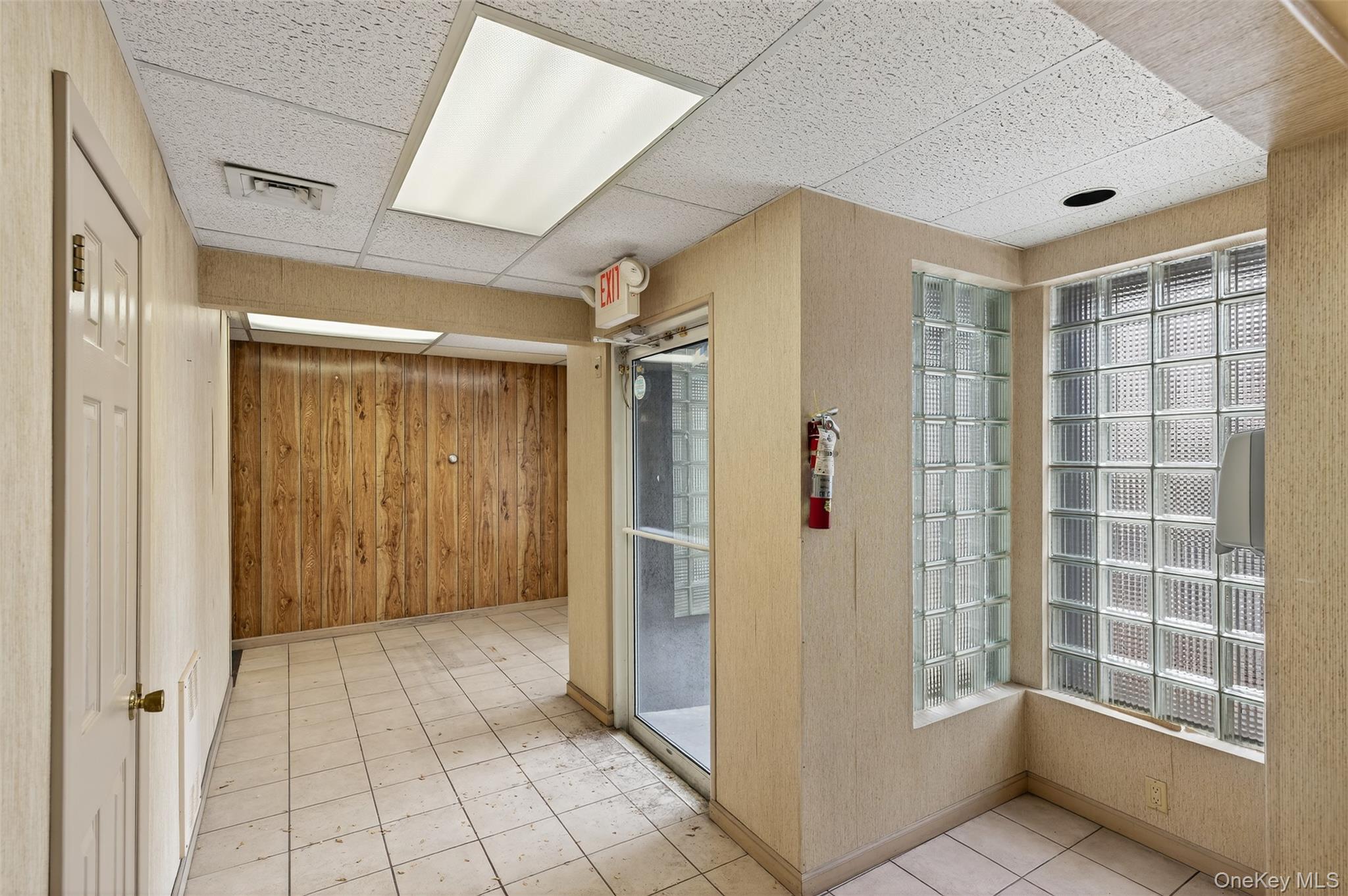 #2 photo, 65-69 N Ocean Avenue, サフォーク郡 Patchogue , NY 11772