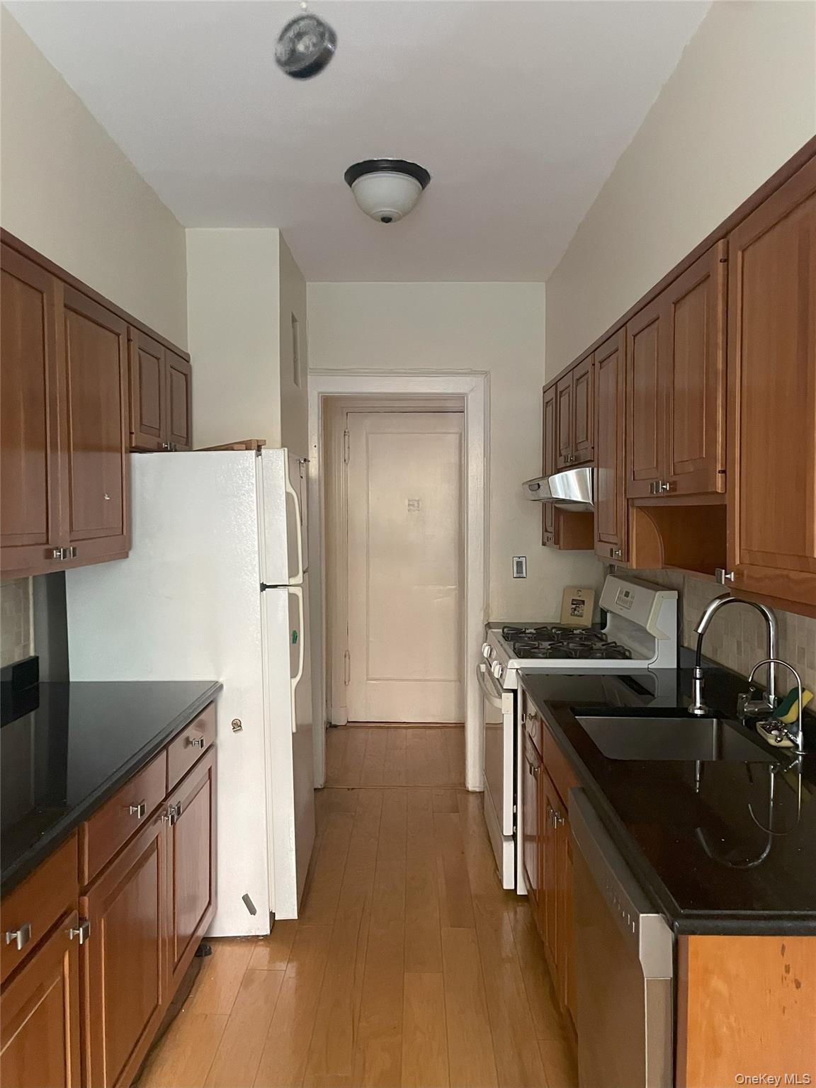 #8 photo, 292 Main Street, White Plains , NY 10601