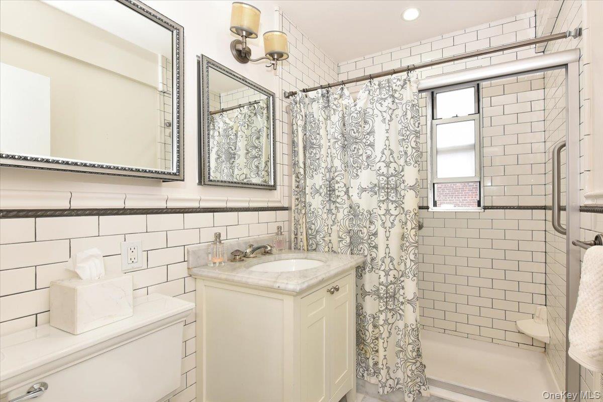 #7 photo, 75 S Middle Neck, Great Neck , NY 11021