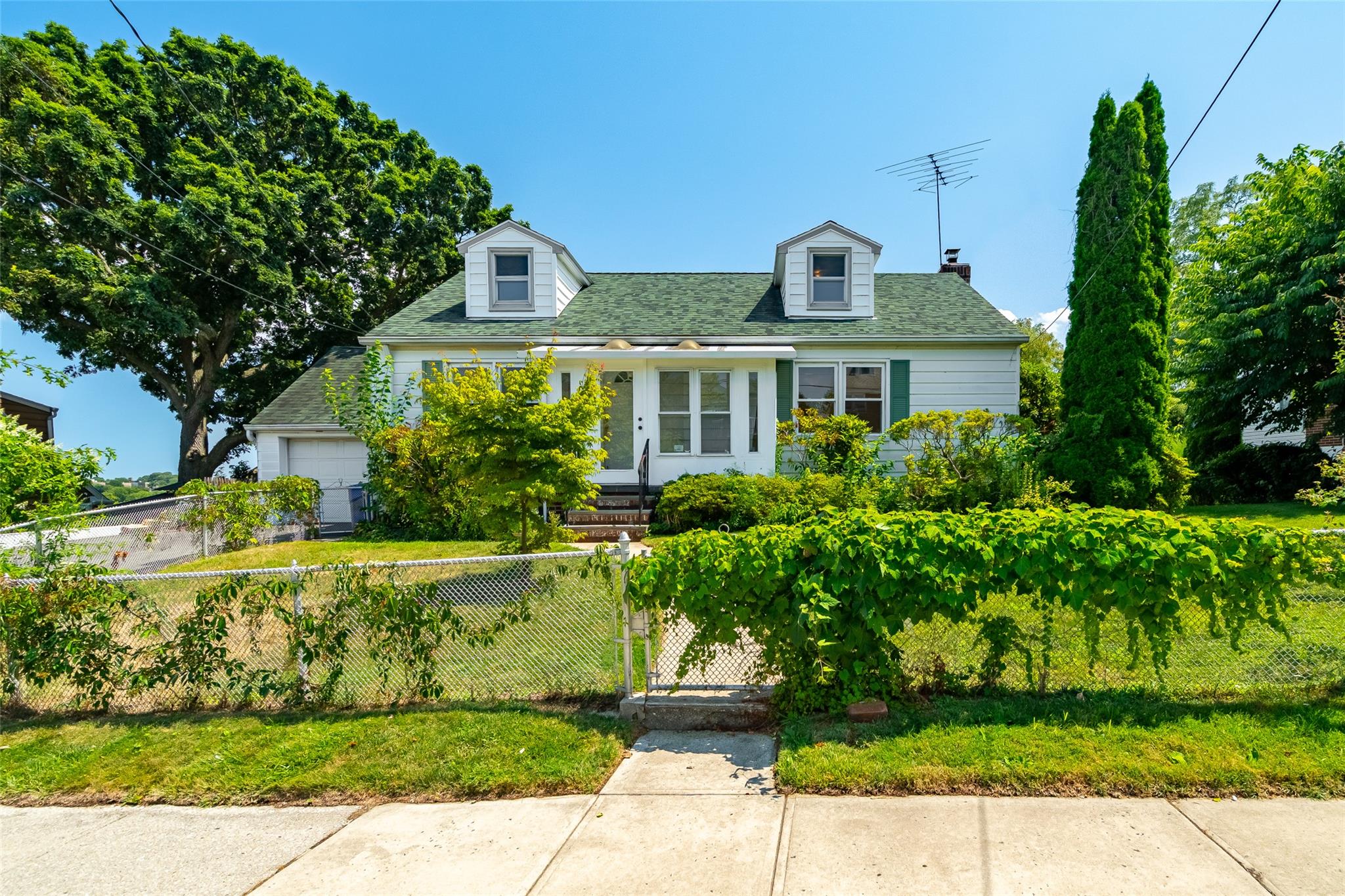 #1 photo, 81 Lincoln Avenue, Yonkers , NY 10704