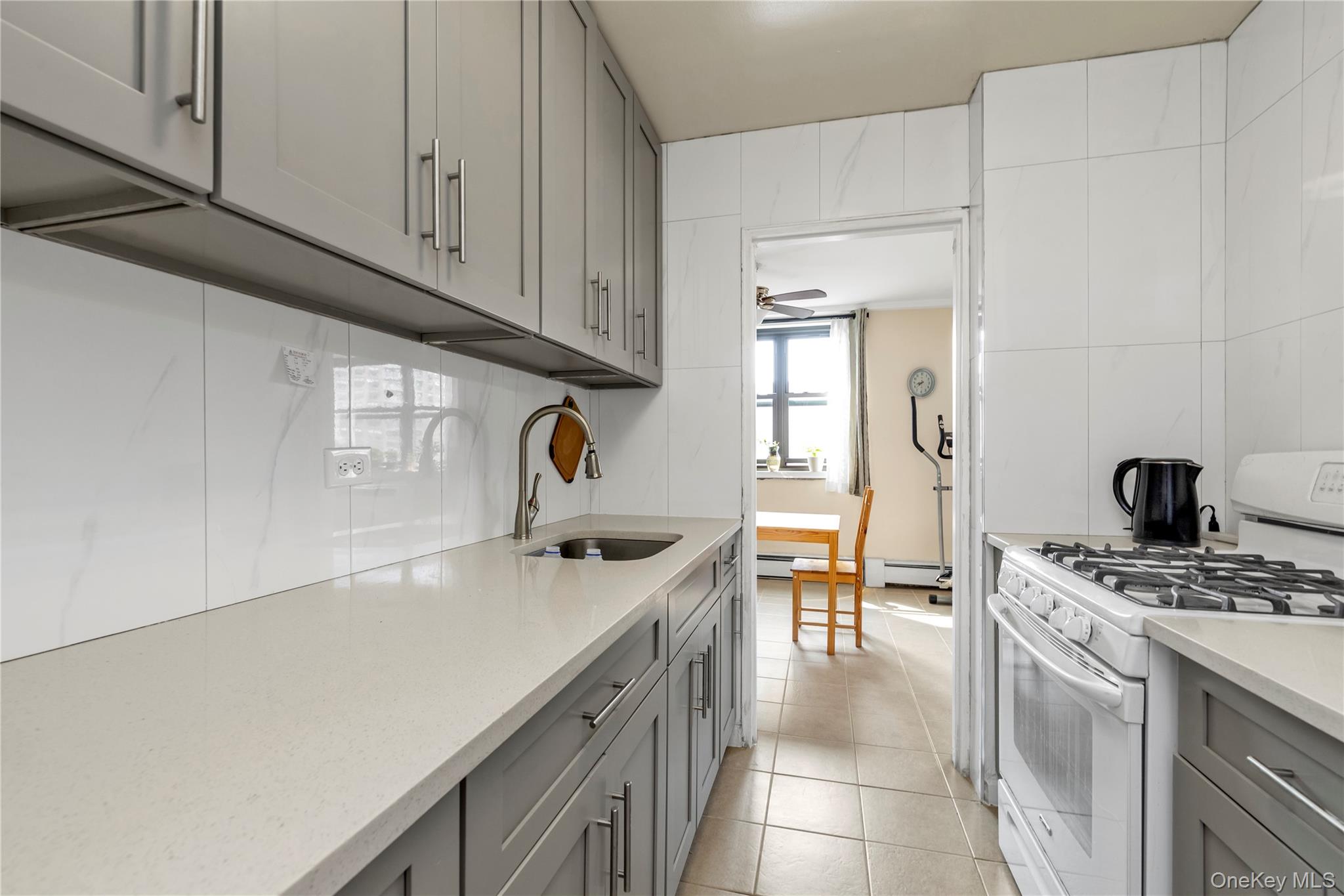 #13 photo, 99-05 59 Avenue, クイーンズ区 Corona , NY 11368