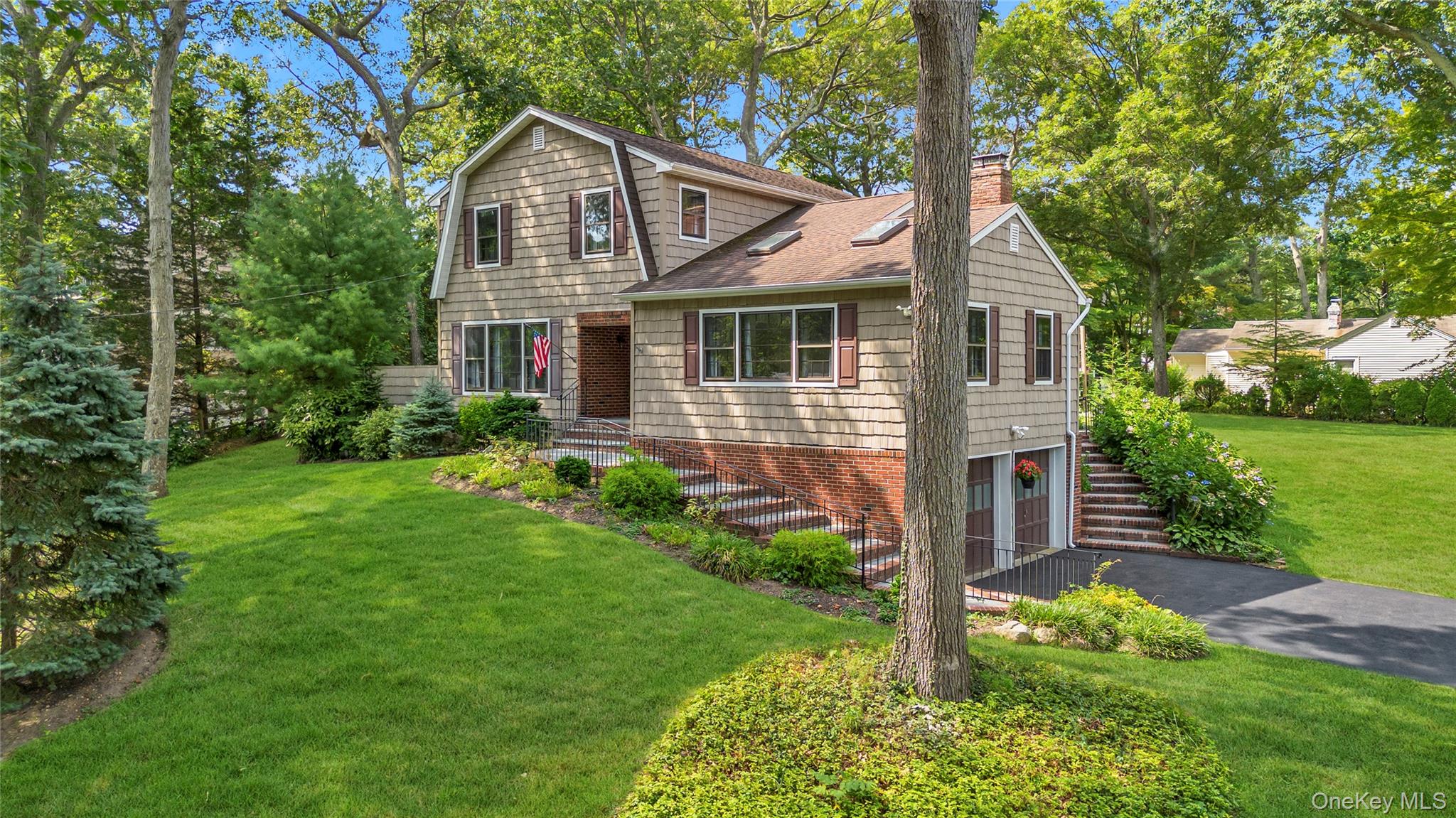 #1 photo, 10 Woodfield Avenue, सफ़ोक काउंटी Northport , NY 11768