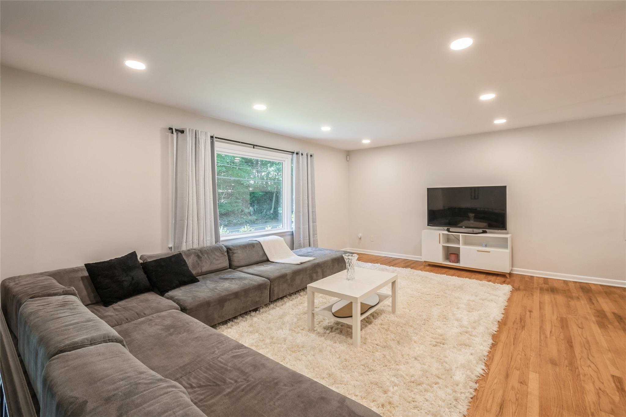 #3 photo, 235 Douglas Road, Chappaqua , NY 10514