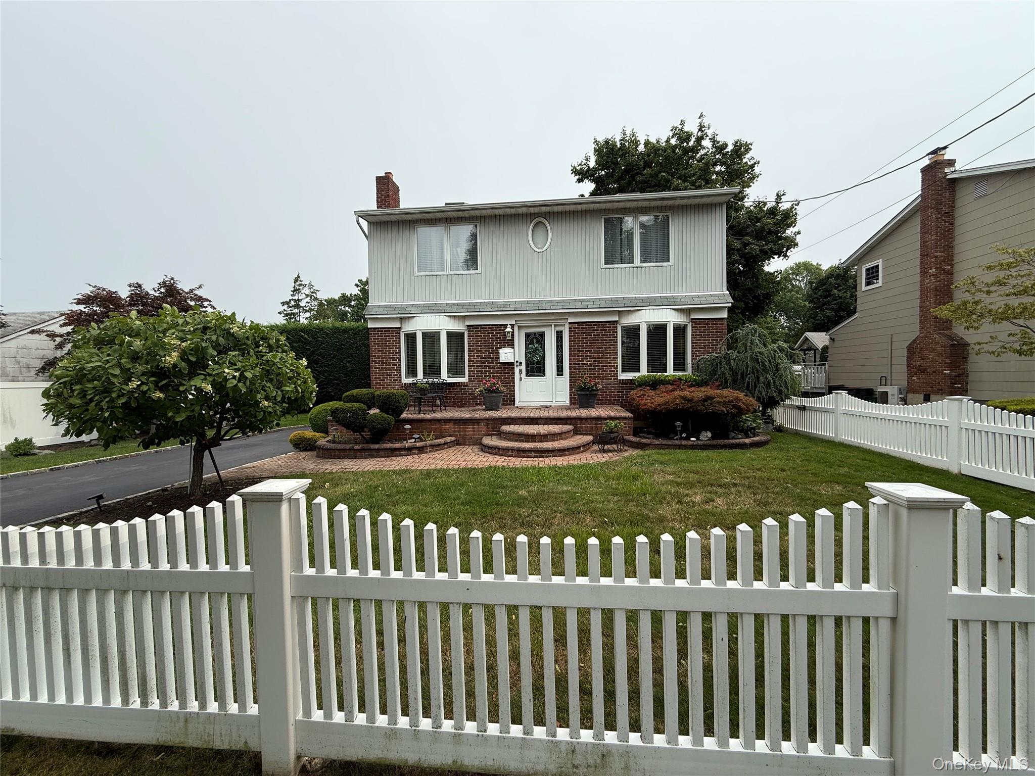 #1 photo, 725 Clemons Street, ناسو North Bellmore , NY 11710