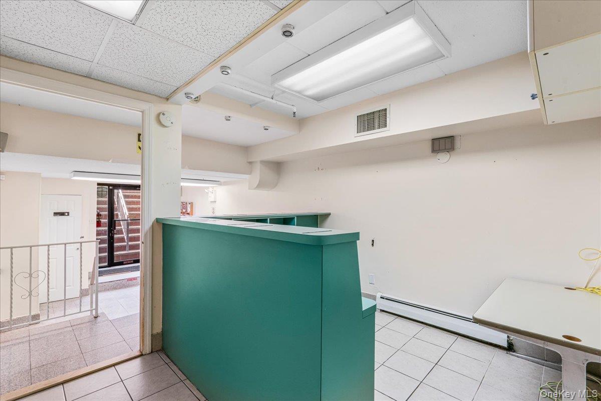 #8 photo, 3745 75th Street, クイーンズ区 Jackson Heights , NY 11372