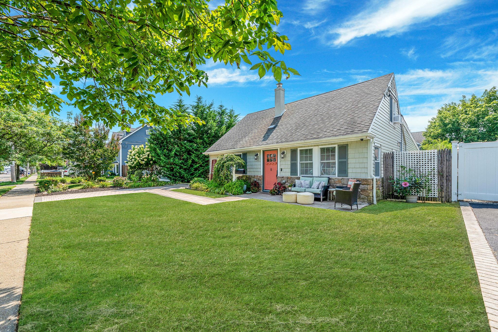 #1 photo, 8 Edward Avenue, سوفولك Babylon , NY 11702