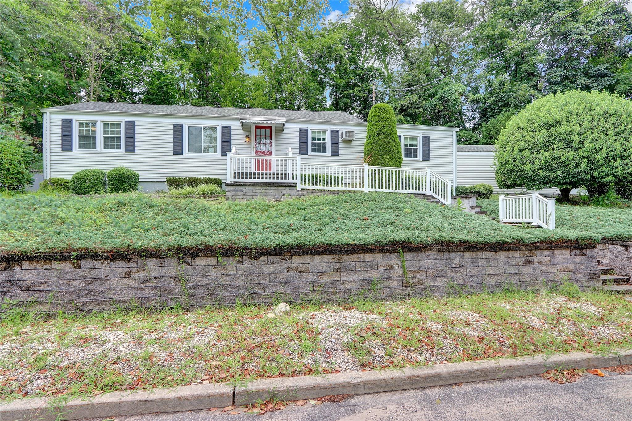 #1 photo, 81 Oakside Road, Smithtown , NY 11787