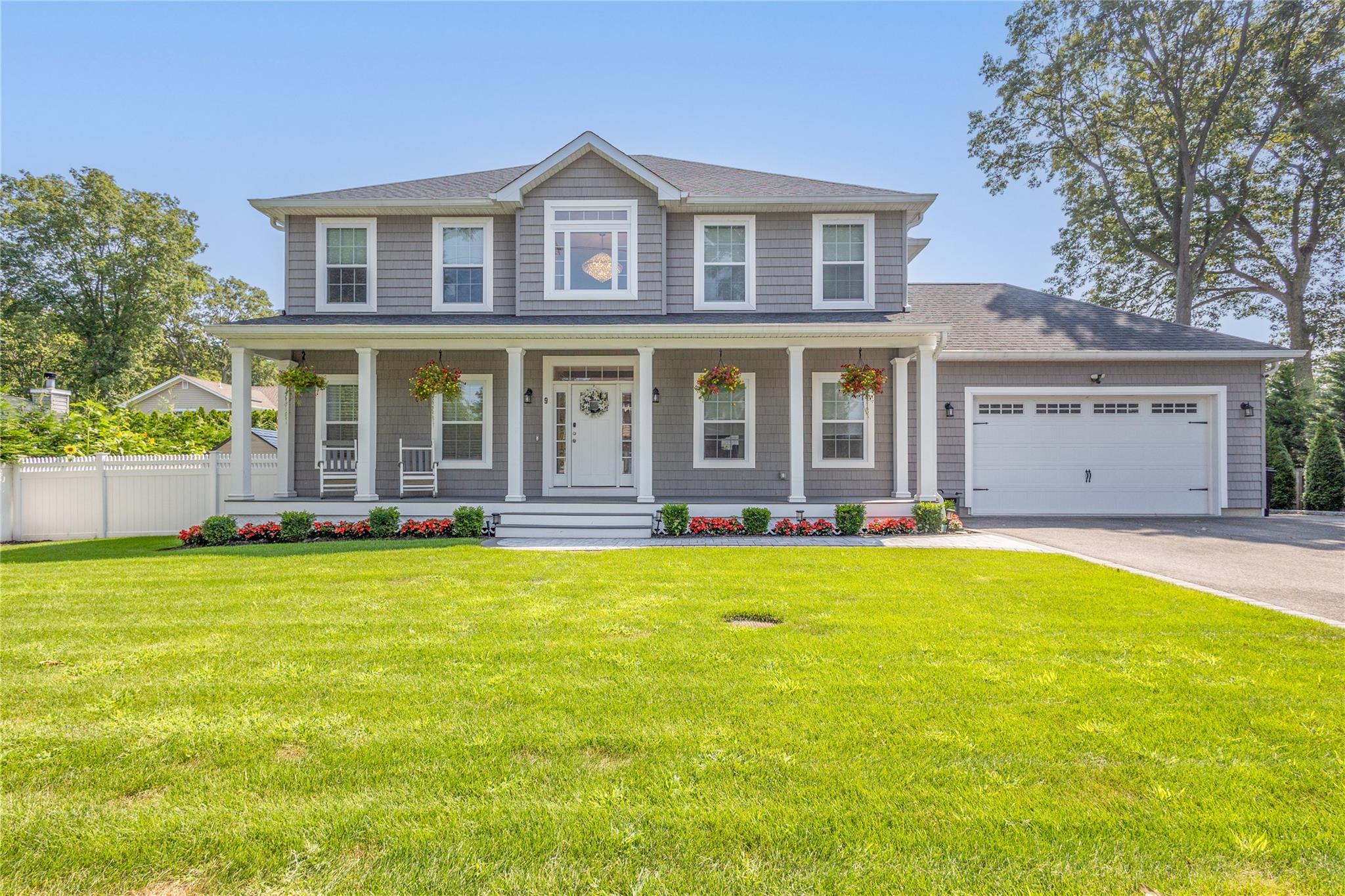 #1 photo, 9 Arlington Avenue, Saint James , NY 11780