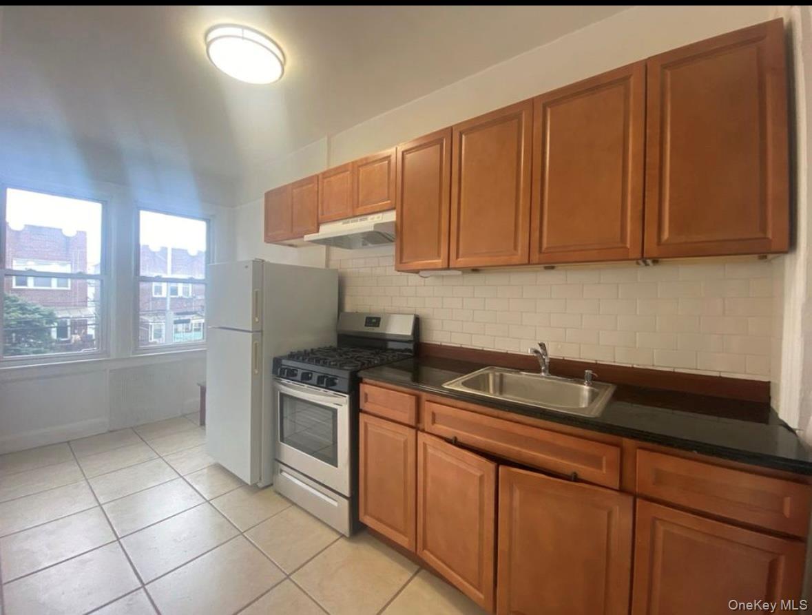 #2 photo, 5024 39th Place, クイーンズ区 Sunnyside , NY 11104