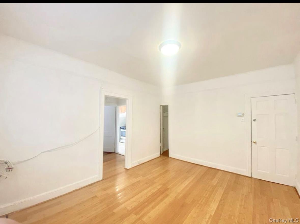 #4 photo, 5024 39th Place, クイーンズ区 Sunnyside , NY 11104