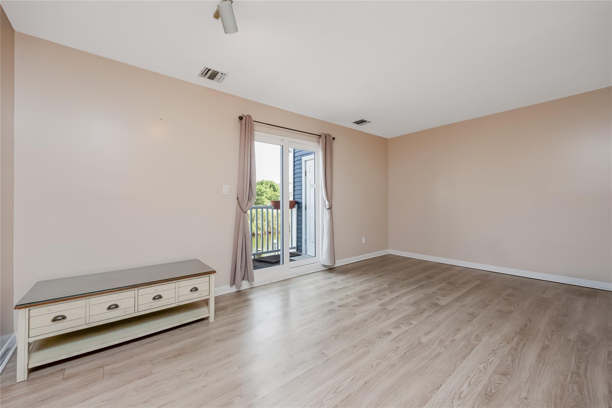 #7 photo, 116 Westend Avenue, ナッソー郡 Freeport , NY 11520