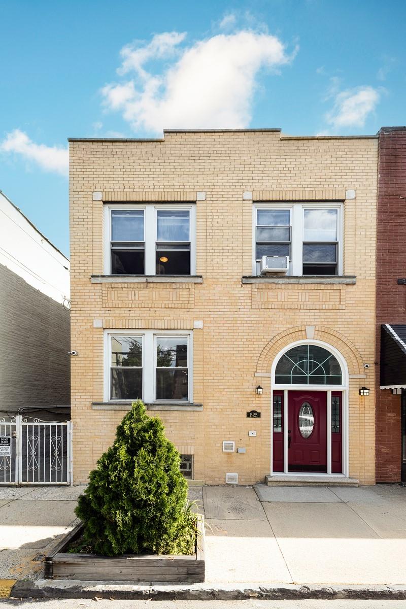 #1 photo, 825 E 230th Street, ब्रोंक्स Bronx , NY 10466