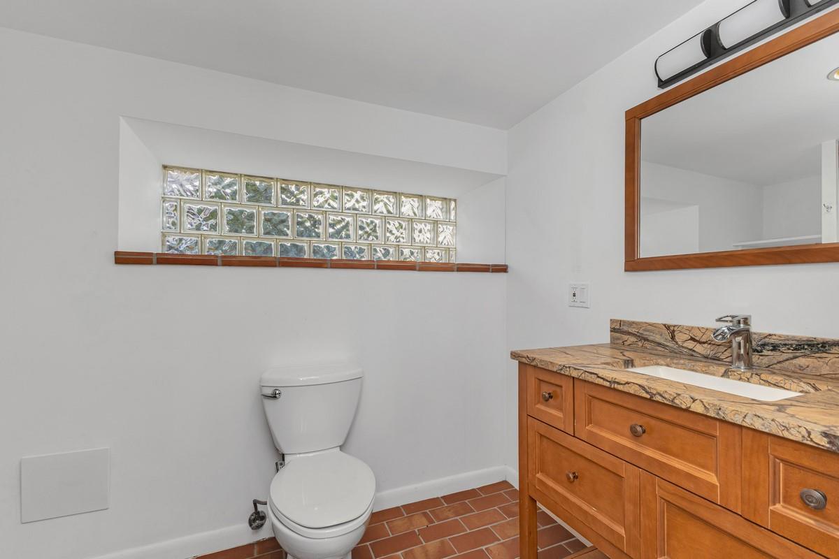 #3 photo, 825 E 230th Street, ब्रोंक्स Bronx , NY 10466