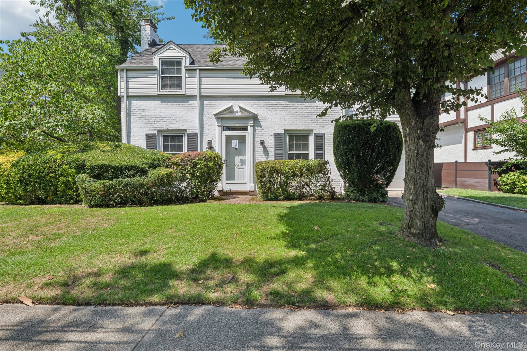 #1 photo, 207 Derby Street, Нассау ‖ East Williston , NY 11596