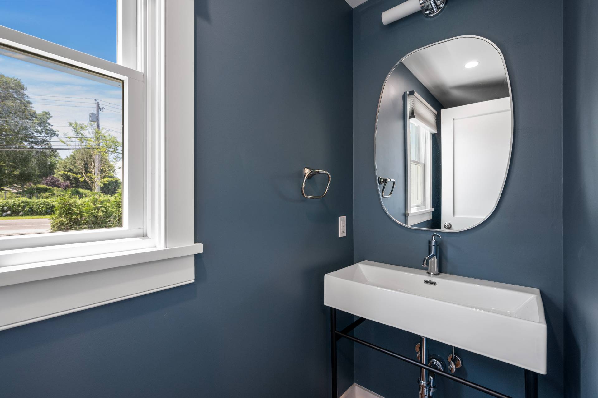 #13 photo, 647 Montauk Highway, サフォーク郡 East Quogue , NY 11942