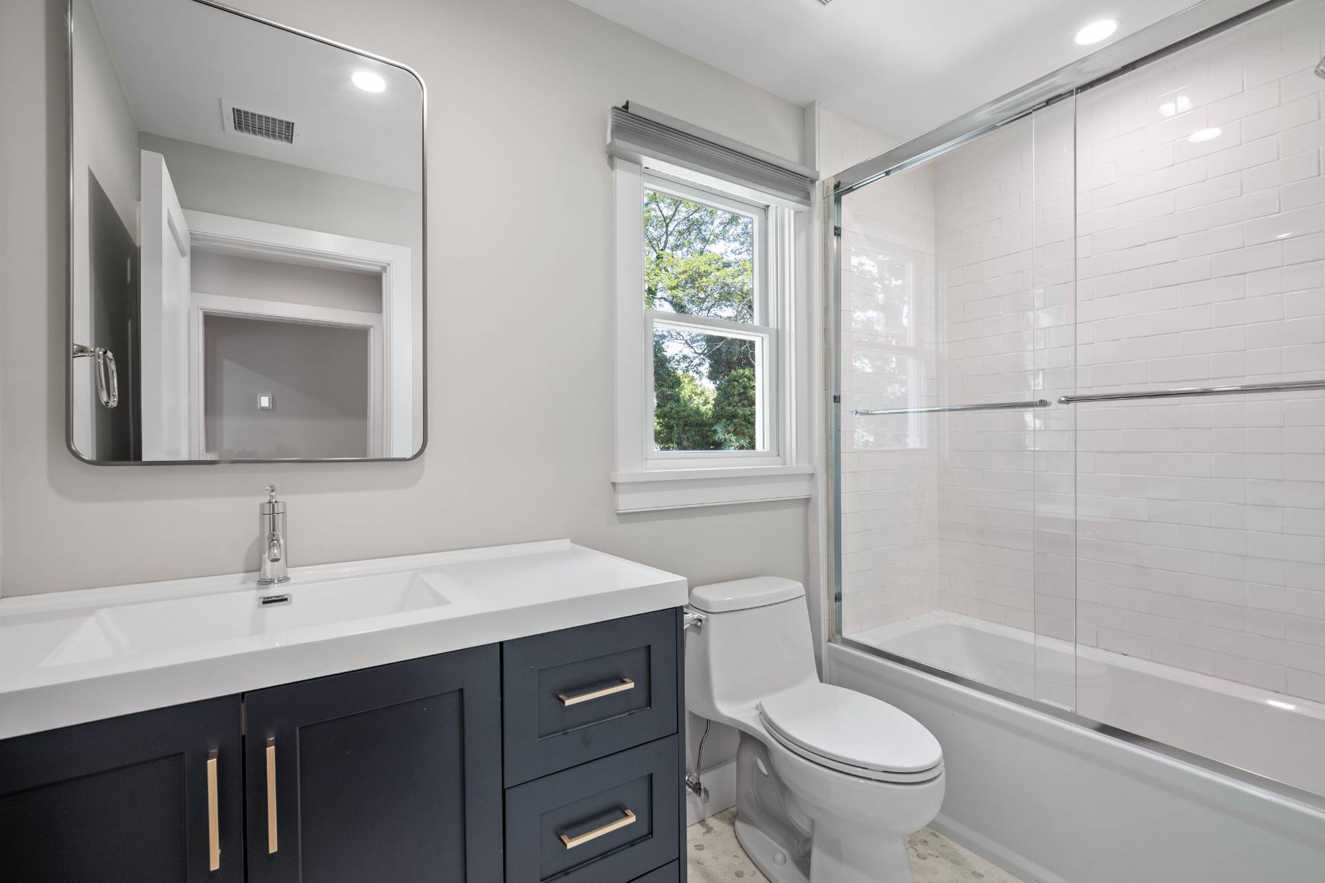 #17 photo, 647 Montauk Highway, サフォーク郡 East Quogue , NY 11942