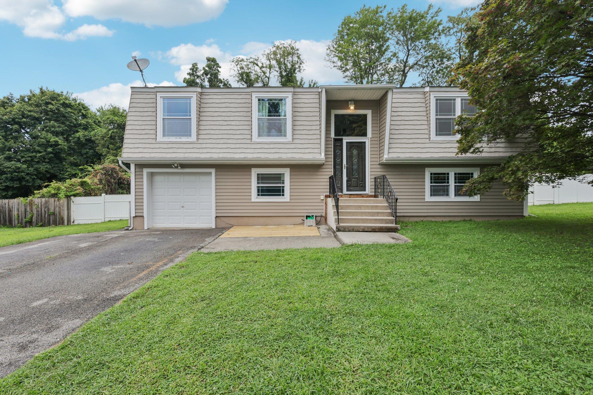 #1 photo, 510 Macnary Road, New Windsor , NY 12553