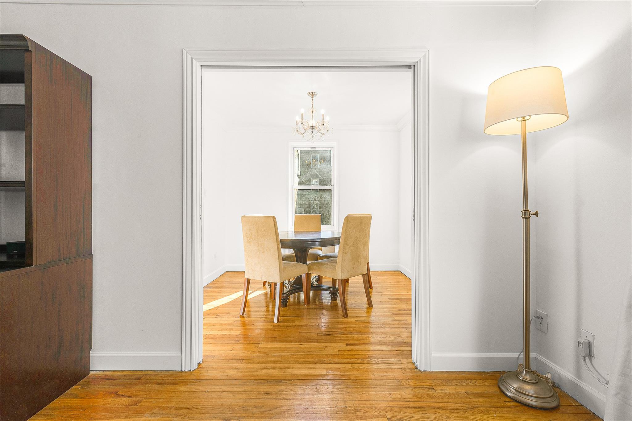 #11 photo, 72-10 112th Street, クイーンズ区 Forest Hills , NY 11375