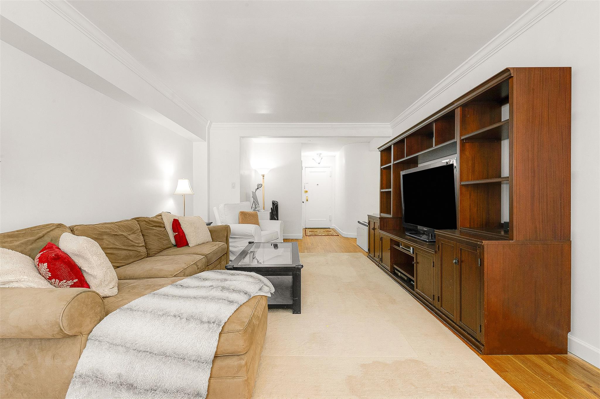 #8 photo, 72-10 112th Street, クイーンズ区 Forest Hills , NY 11375