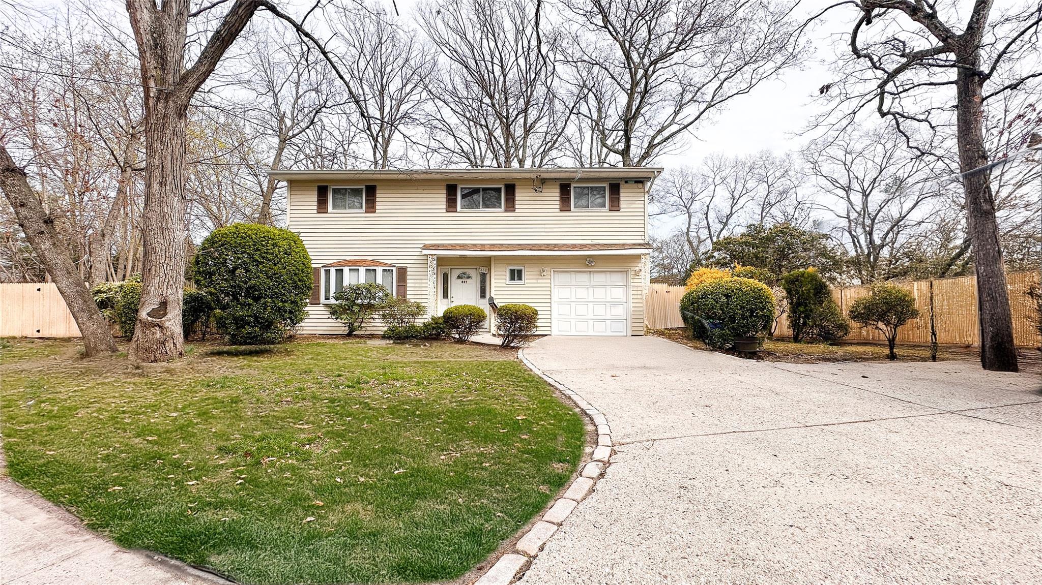 #1 photo, 530 Melville Road, 長島 Farmingdale , NY 11735