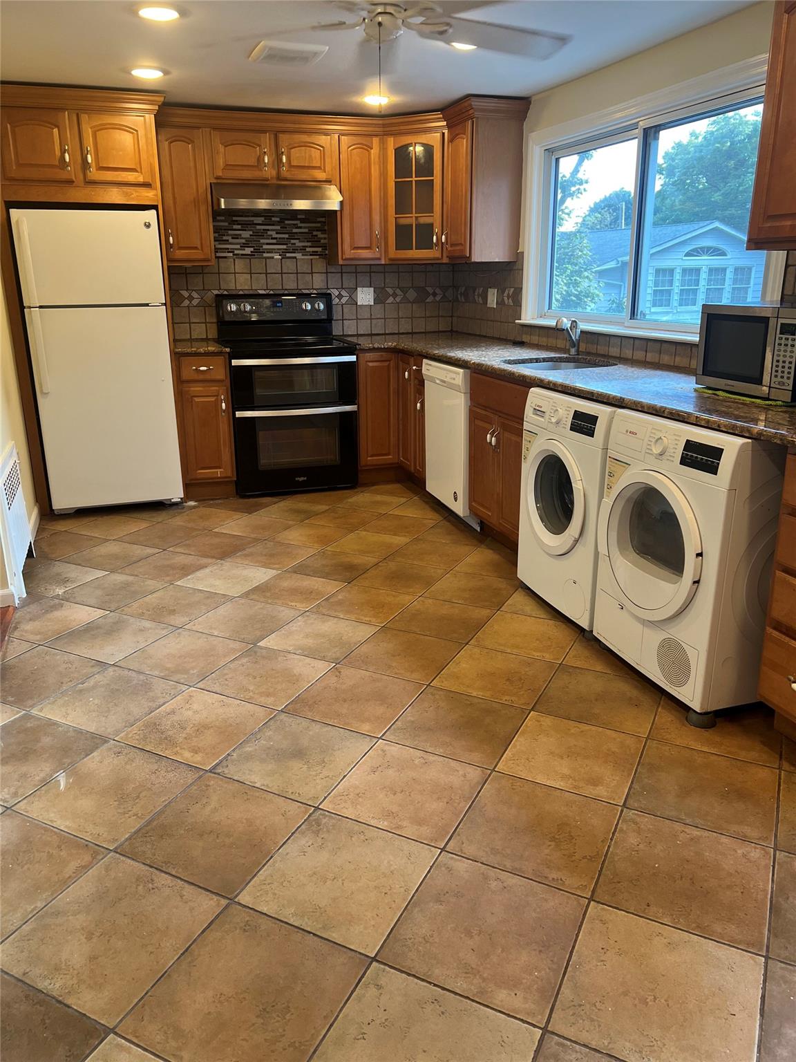 #1 photo, 36 Miller Road, हिक्सविले Hicksville , NY 11801